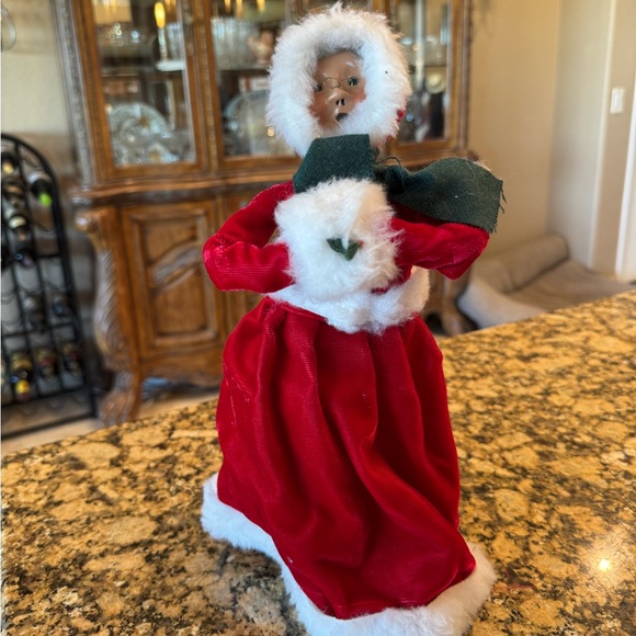 1987 Red Velvet Mrs Claus Caroler with muff - Picture 1 of 2